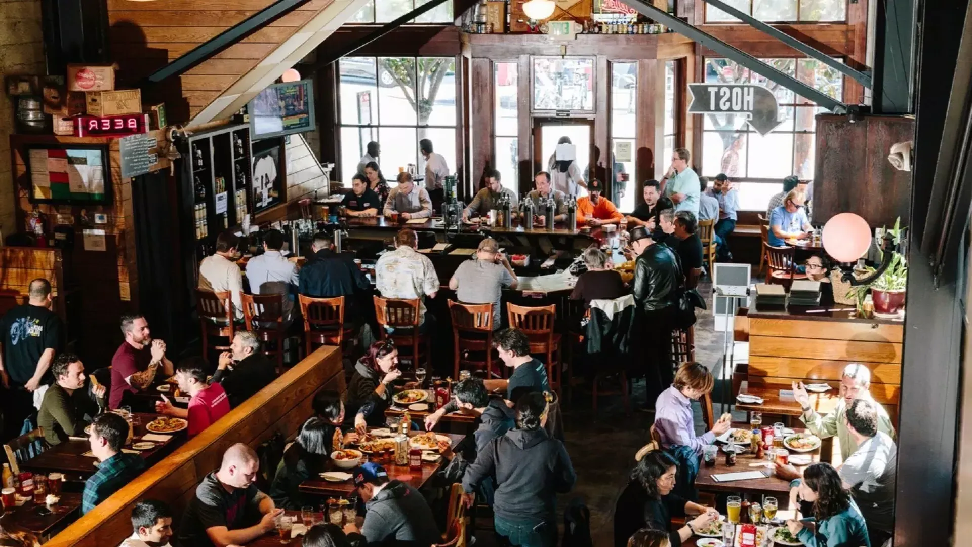 Patrons eat and drink inside the 21条修正案 Brewery in San Francisco.